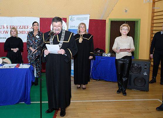 Konkurs rozpoczyna R.