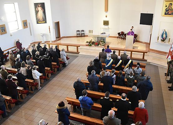 Uczestnicy nabożeństwa pamięci