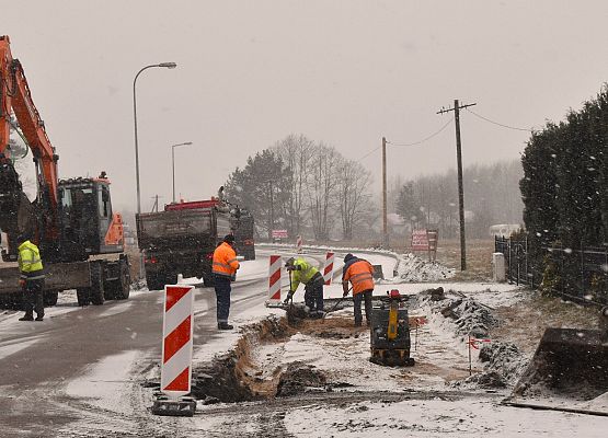 Fragment remontowanej drogi do