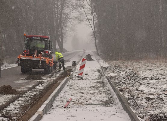 Fragment remontowanej drogi do