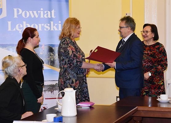 Uroczystość wręczenia umów