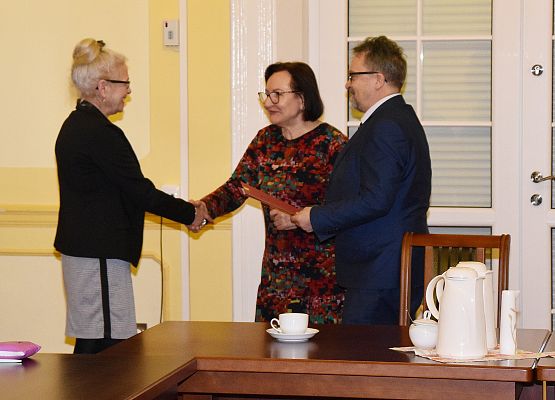 Uroczystość wręczenia umów