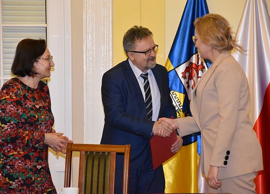 Uroczystość wręczenia umów