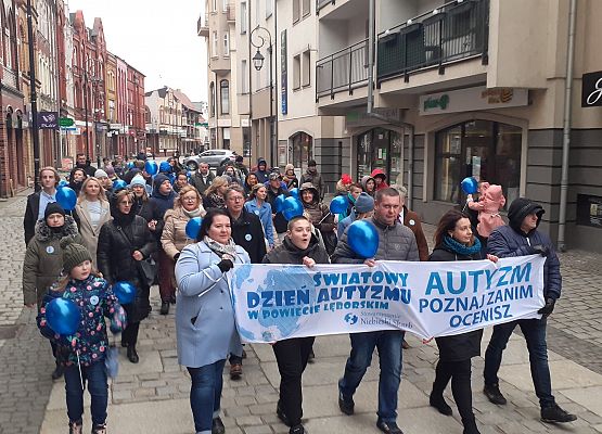 Przemarsz ulicą Staromiejską