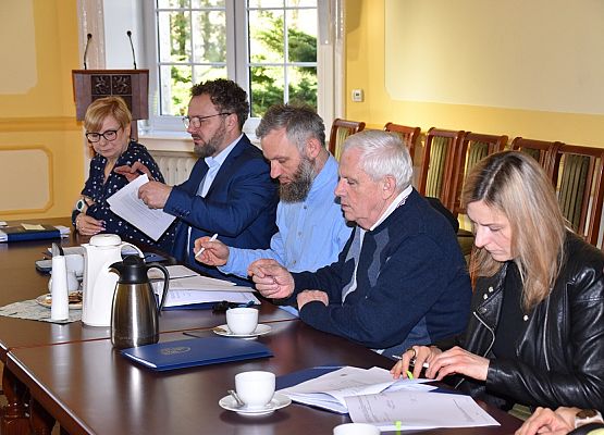 Podpisywanie dokumentów przez