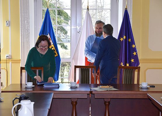 Wręczanie umów grantowych