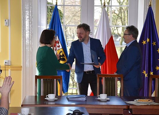 Wręczanie umów grantowych