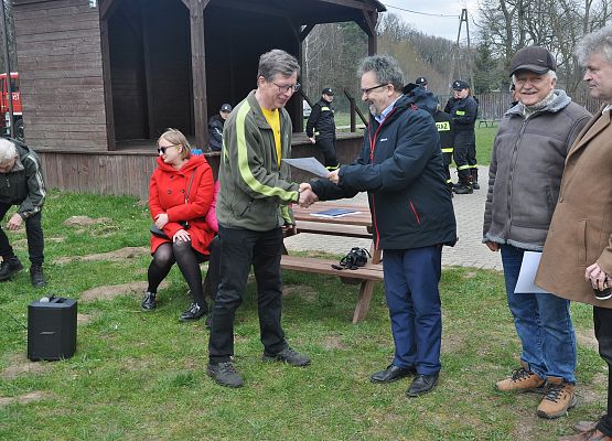 Dyplom odbiera R. Wenta -