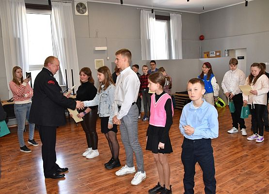 Nagrody wręcza dh R.