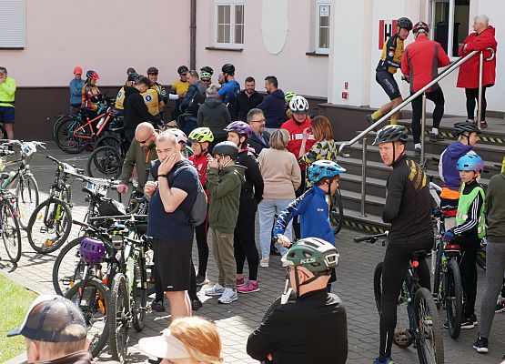 Przed starostwem - w miejscu