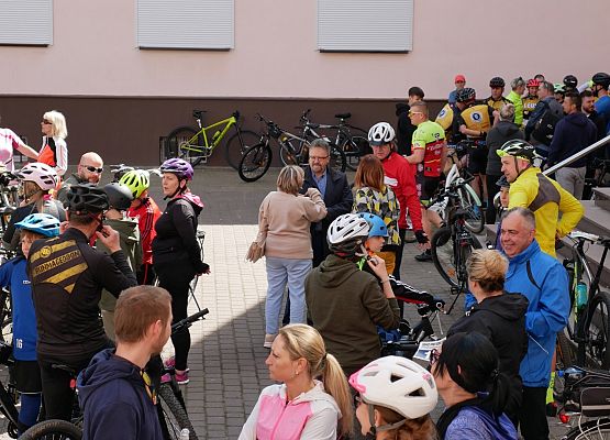 Przed starostwem - w miejscu