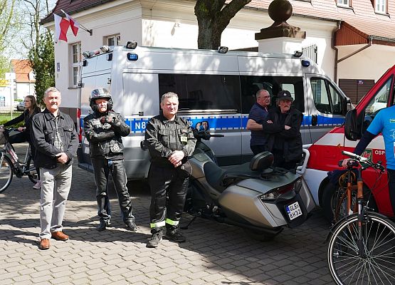 Przed starostwem - w miejscu