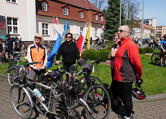 Przed starostwem - w miejscu