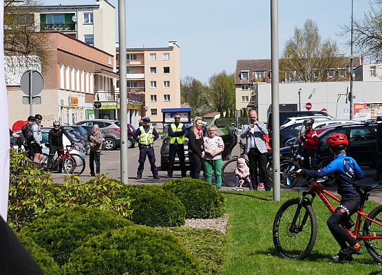 Przed starostwem - w miejscu