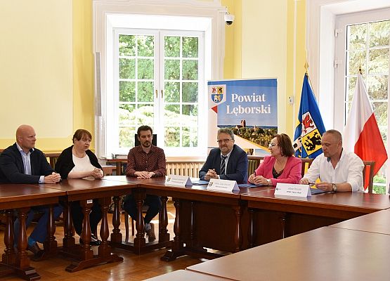 Po lewej stronie zdjęcia -