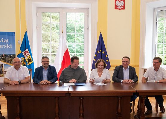 Podpisanie umowy na prace