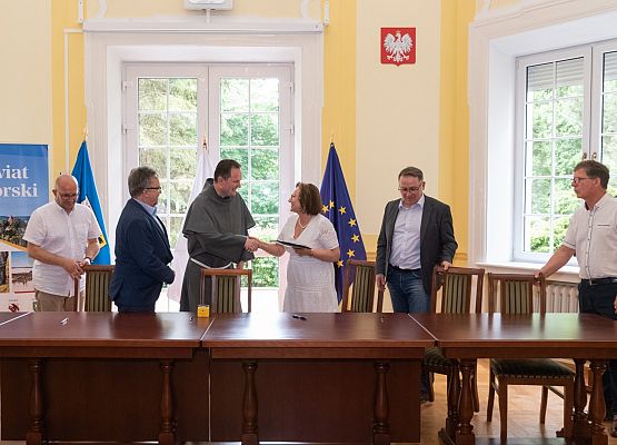 Podpisanie umowy na prace