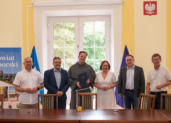 Podpisanie umowy na prace