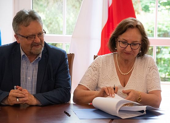 Podpisanie umowy na ochronę