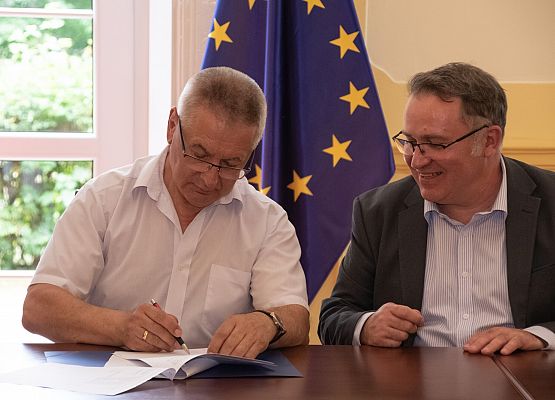 Podpisanie umowy na ochronę