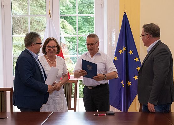 Podpisanie umowy na ochronę