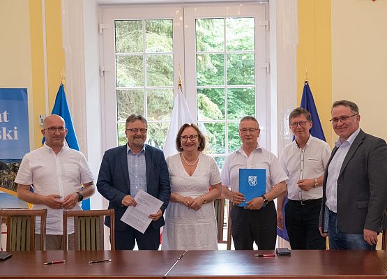 Podpisanie umowy na ochronę