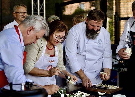 Wspólne przygotowywanie potraw