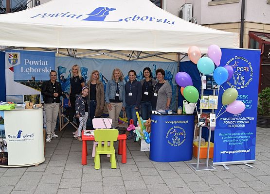 Stoisko Powiatu i PCPR na ul.