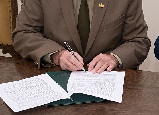 Podpisanie umowy między Lasami