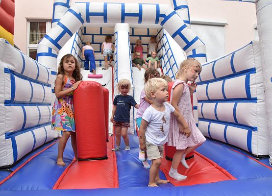 Zabawa na dmuchańcach