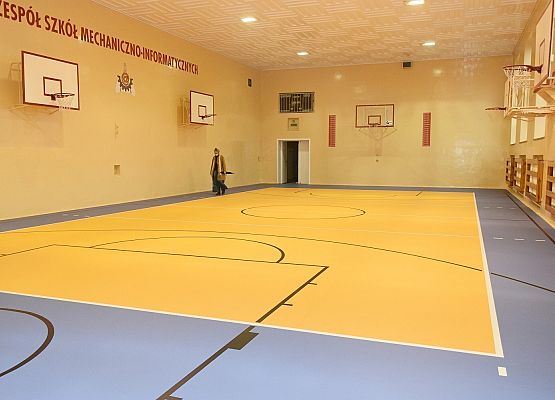 Duża sala gimnastyczna po