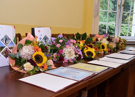 Awanse i gratulacje dla