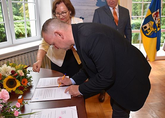 Awanse i gratulacje dla