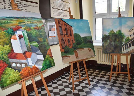 Wystawa obrazów Małej akademii