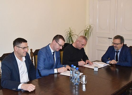 Podpisanie umów na inwestycje