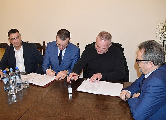 Podpisanie umów na inwestycje