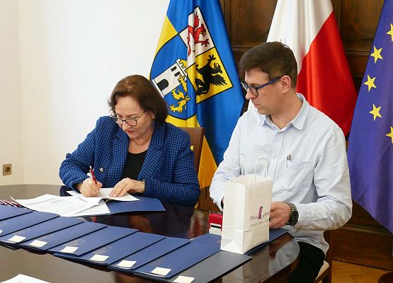 Podpisanie umów grantowych z