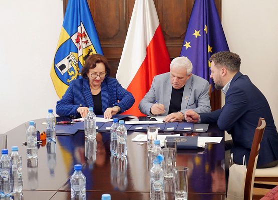 Podpisanie umów grantowych z