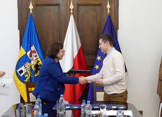 Podpisanie umów grantowych z