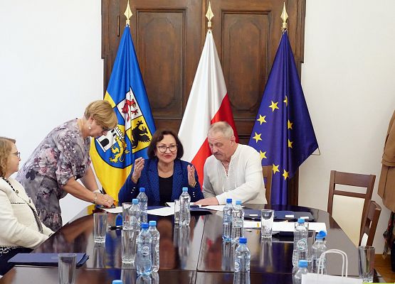 Podpisanie umów grantowych z