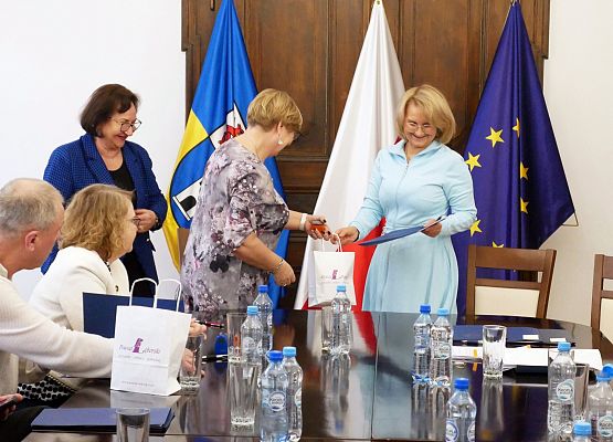 Podpisanie umów grantowych z