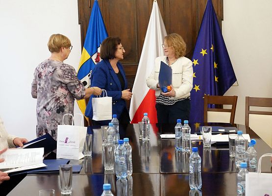 Podpisanie umów grantowych z