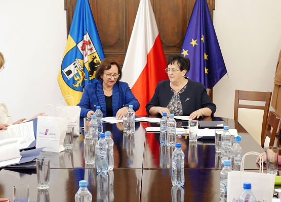 Podpisanie umów grantowych z