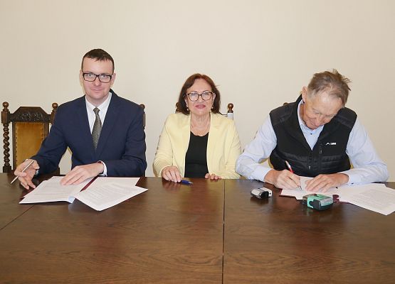 Podpisanie umowy na realizację