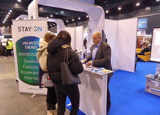 Targowe stanowisko PCE