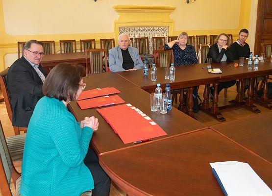 Uroczystość podpisania umów