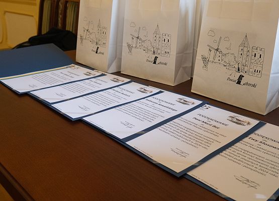 Uroczystość podpisania umów