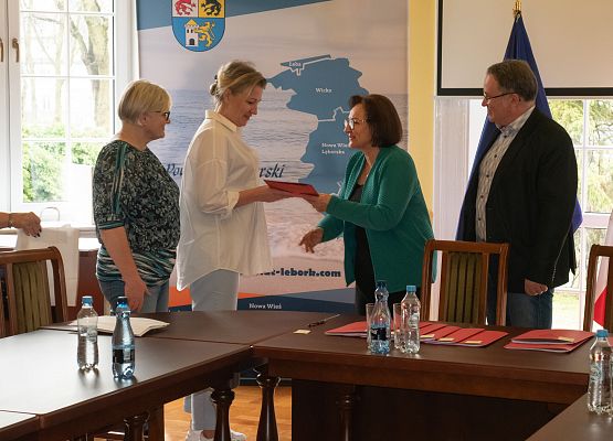 Uroczystość podpisania umów