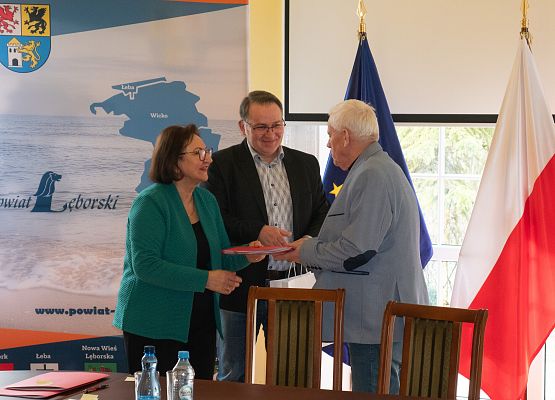 Uroczystość podpisania umów