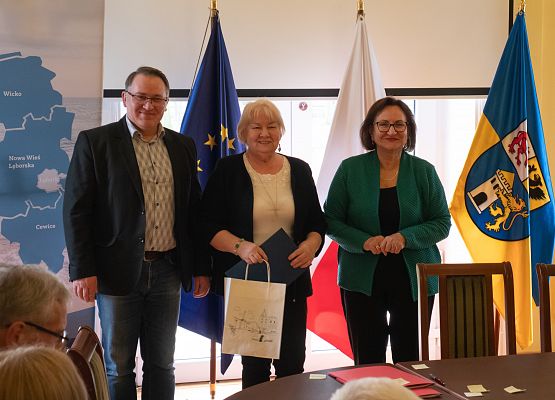 Uroczystość podpisania umów